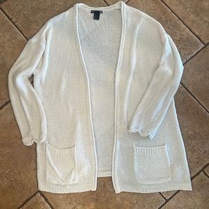 H&M cream, knit cardigan. Gently worn. Good condition.